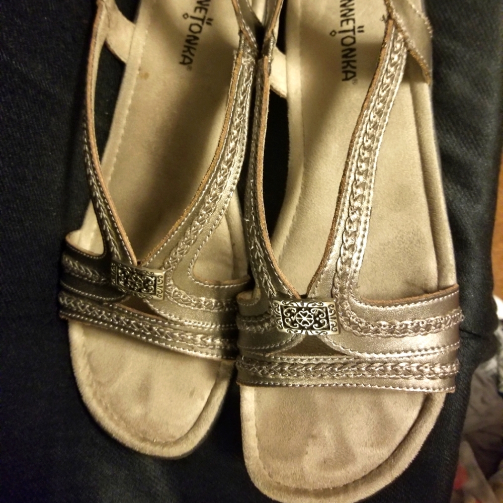 Minnetonka Glendie Silver Pewter Women's Sandals Size 10 M